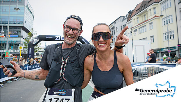 Happy finishers at the dress rehearsal - Berlin Road Run.  Beaming faces shortly behind the finish line of the dress rehearsal - Berlin Road Run. ©Kai Wiechmann / SCC EVENTS