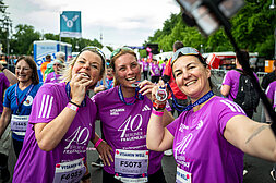 VITAMIN WELL Women's Race Berlin 2025: Plenty of emotions at the finish line of the anniversary edition. © SCC EVENTS / Tilo Wiedensohler