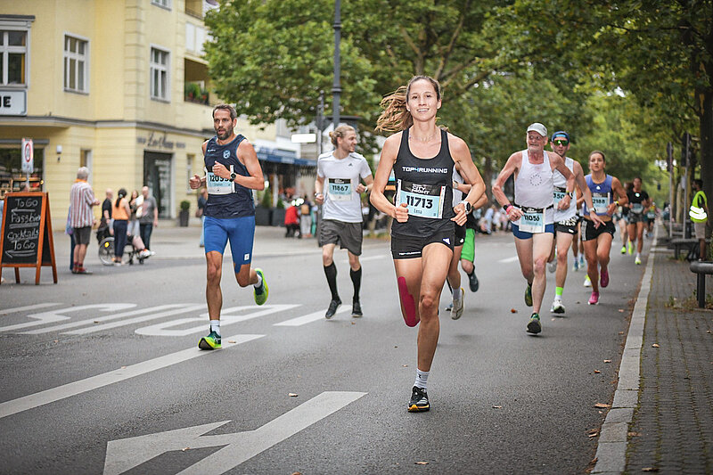 Smiling participants on the track of the City Night
