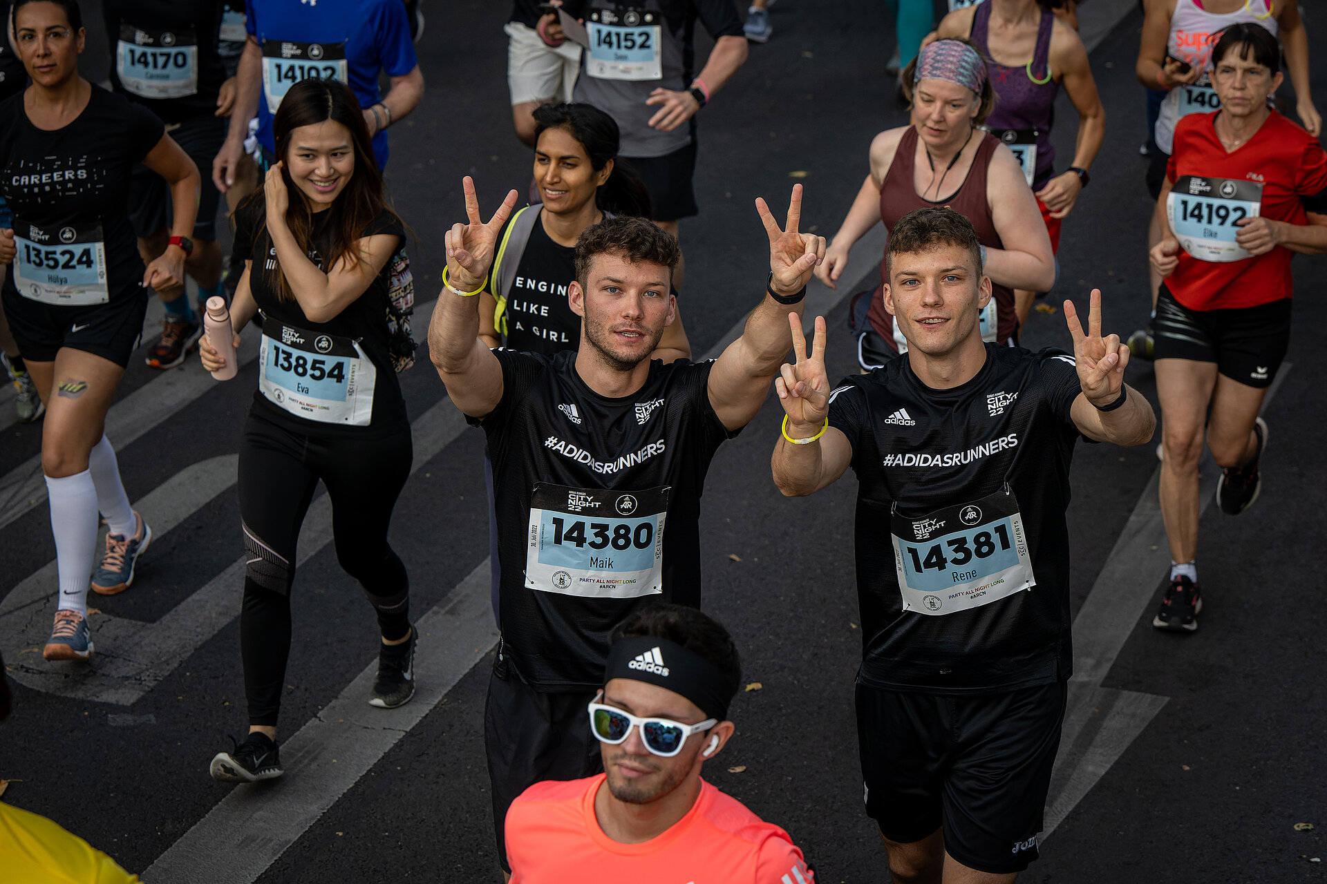 Cooler Spaß beim Start der adidas Runners City Night © SCC EVENTS