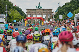 GENERALI VeloCity Berlin 2023: Start des Teilnehmerfeldes Kids & Youth © SCC EVENTS / Petko Beier