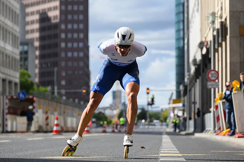 Bart Swings photographed head-on, racing on the track.