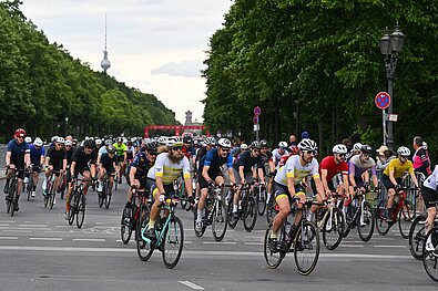 GENERALI VeloCity Berlin 2023: Start des Teilnehmerfeldes  © SCC EVENTS / Petko Beier
